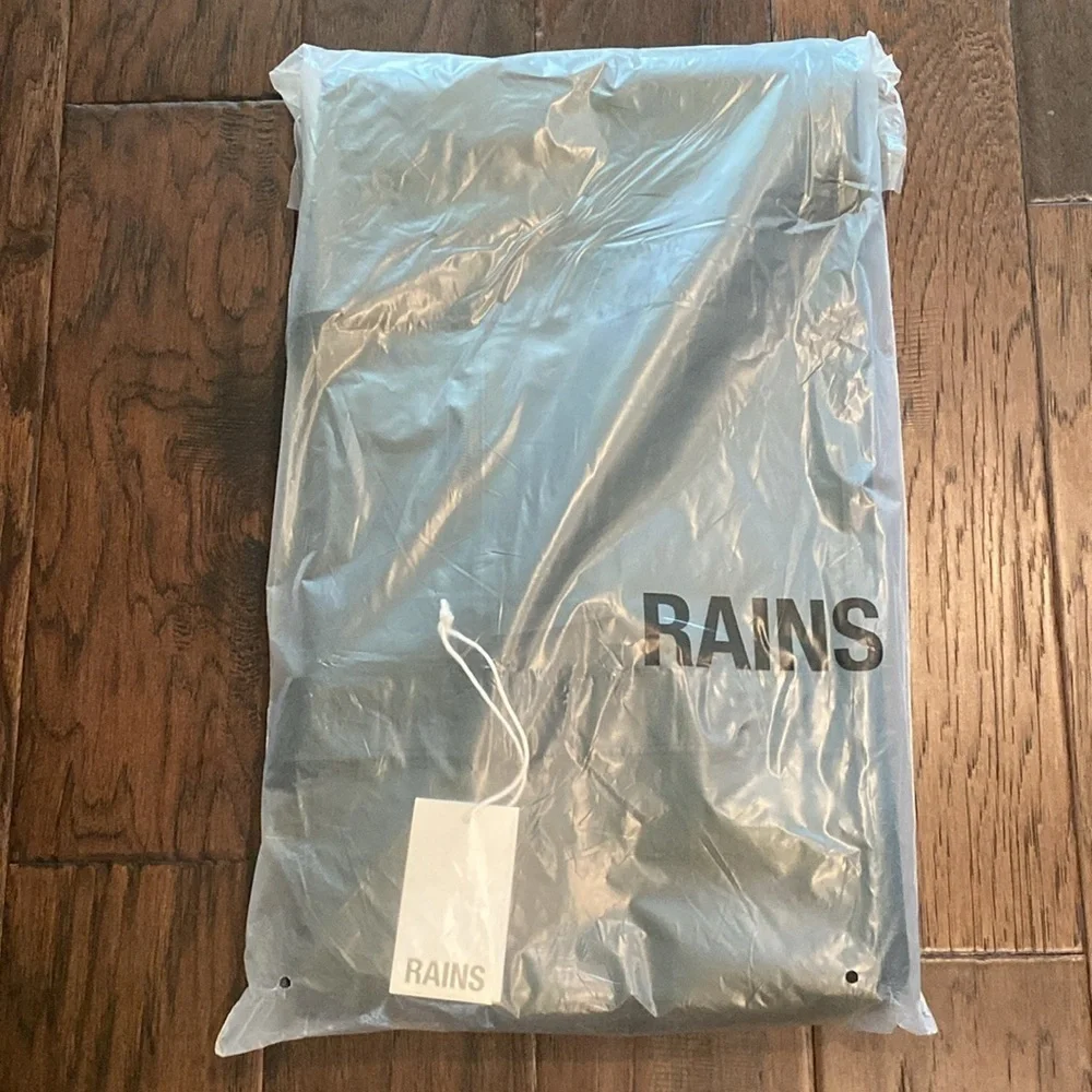 RAINS Trail Gym Bag Black Waterproof Sports Bag 10 X 19.4